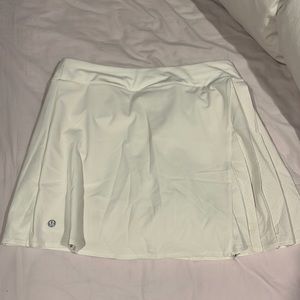 NWOT✨ Lululemon white pleaded Asymmetrical Skirt